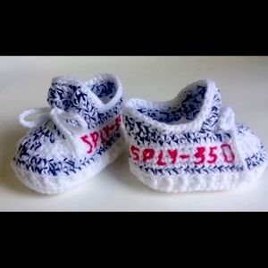 Baby crochet shoes